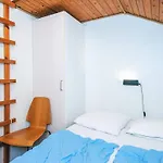 10 Person In Glesborg-by Traum