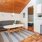 10 Person In Glesborg-by Traum