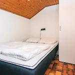 10 Person In Glesborg-by Traum *