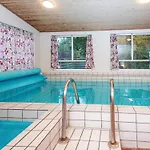 10 Person In Glesborg-by Traum *